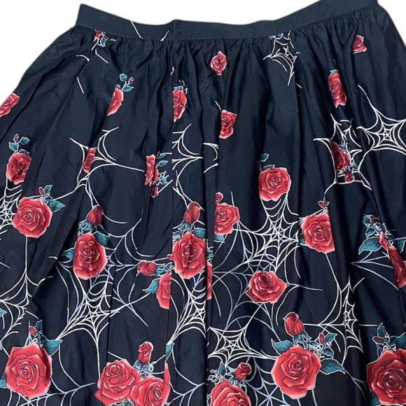 Hell Bunny 50s Swing Skirt
Spiderweb Red Rose Print Plus Size
3XL UK 20 (NWOT) - Picture 4 of 10